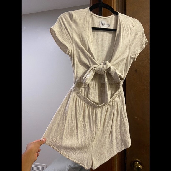 Princess Polly Ragnar Tie-Front Romper in Beige (Size 4) - Picture 4 of 6